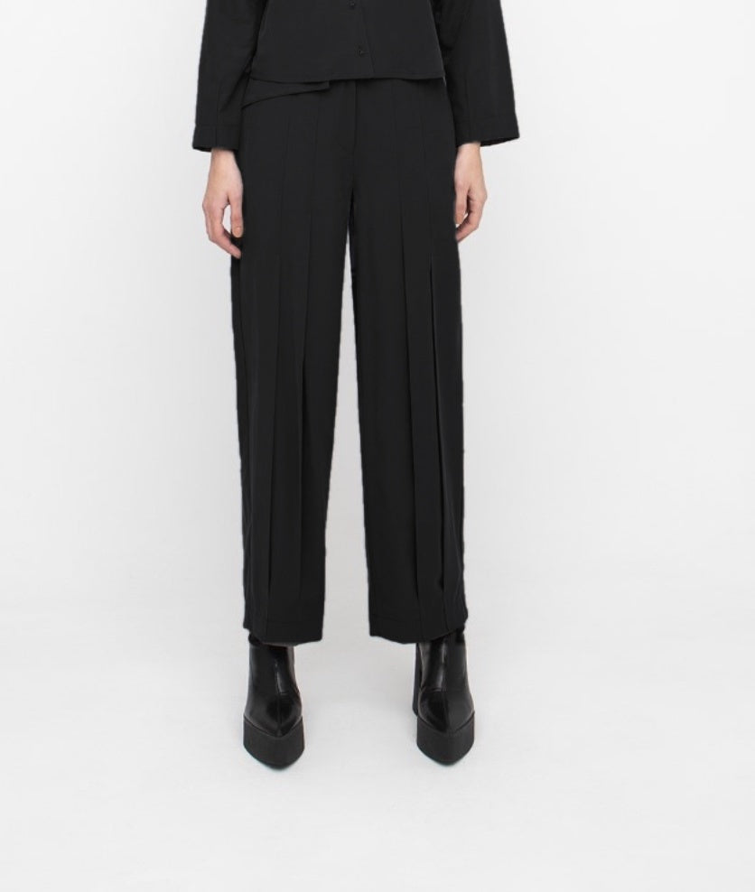 Ozai N Ku- Wide-Leg Pleated Trousers