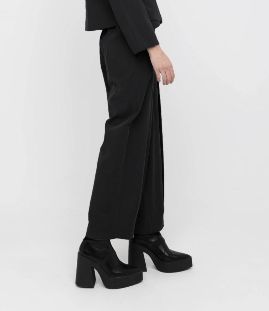 Ozai N Ku- Wide-Leg Pleated Trousers