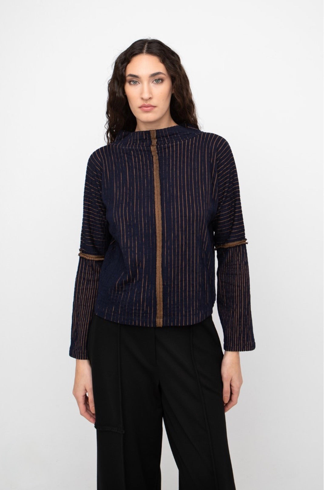 Ozai N Ku - Funnel Neck Top