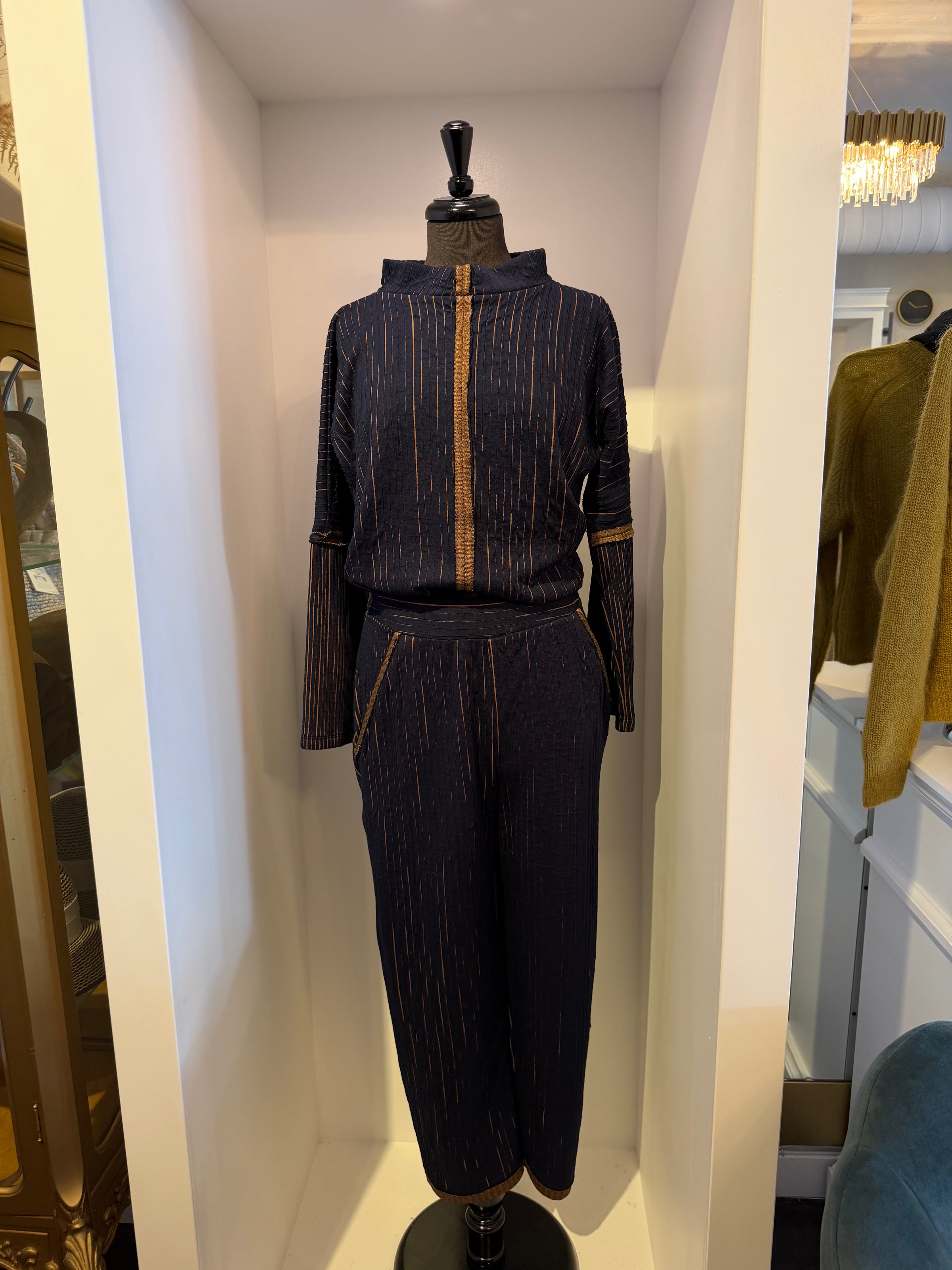 Ozai N Ku - Textured Striped Trousers